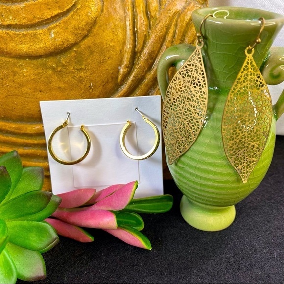 6 for$20♥️Earring bundle, set of 2. 1 small hoop & 1 leaf design - Picture 1 of 5